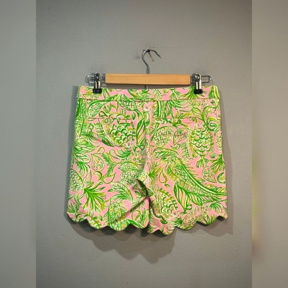 Pink/Green Lilly Pulitzer Scalloped Hem Shorts Size 00 Like New - Picture 2 of 5